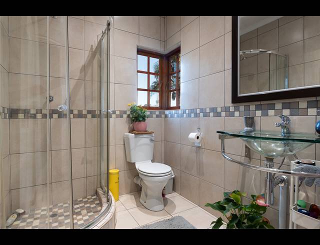 5 BEDROOM HOUSE FOR SALE IN BRACKENHURST